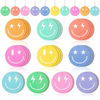 Naeratava näoga puidust ripats 1 tk, juhuslik värv